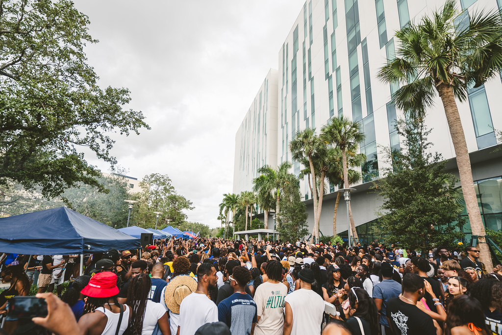 Students Tailgating